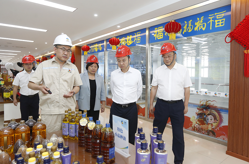 石钢在昭化区、旺苍县调研